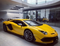 Chiêm ngưỡng cặp “Siêu Bò – Ngựa” Lamborghini Aventador SVJ và Ferrari F8 Spider đầu tiên Việt Nam thi nhau đọ dáng